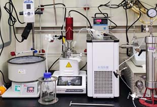 在實(shí)驗(yàn)過(guò)程中，如何確保恒溫循環(huán)水浴的溫度穩(wěn)定？