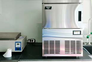 雪花制冰機(jī)已成為實(shí)驗(yàn)室不可或缺的制冰設(shè)備